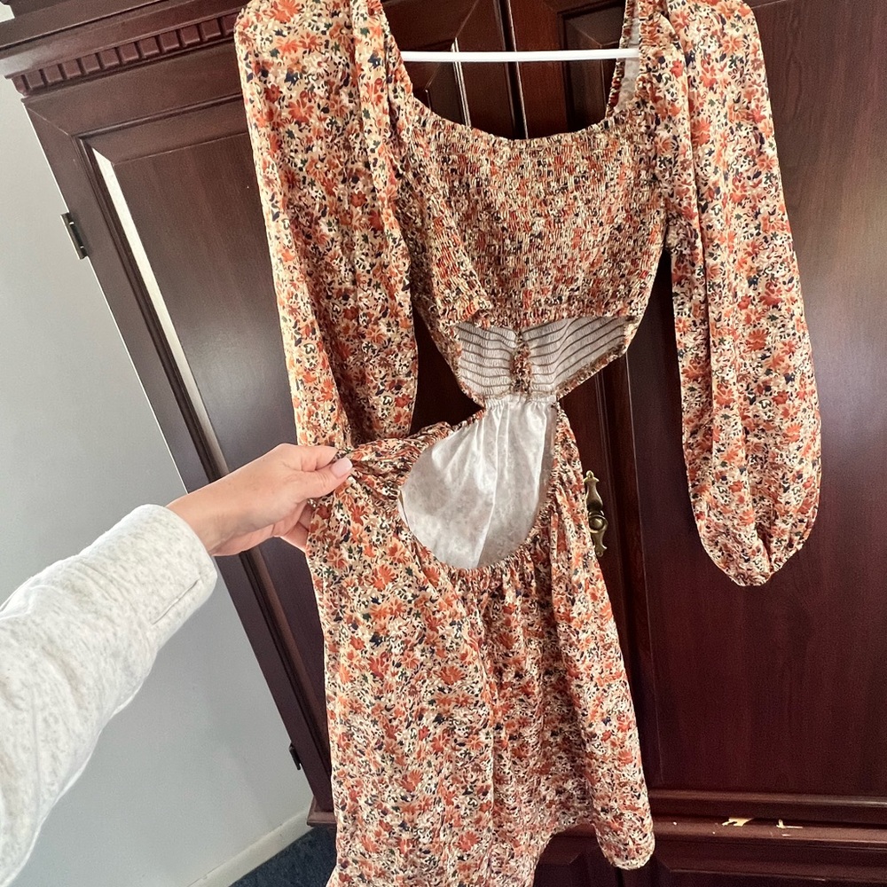 VICI summer dress. Elastoc waistline. Open back. Very flattering.